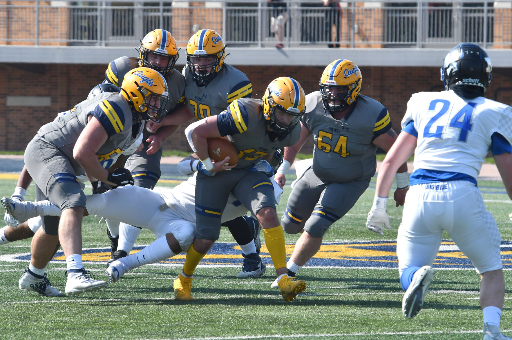 040321-qc-spt-augie football-127